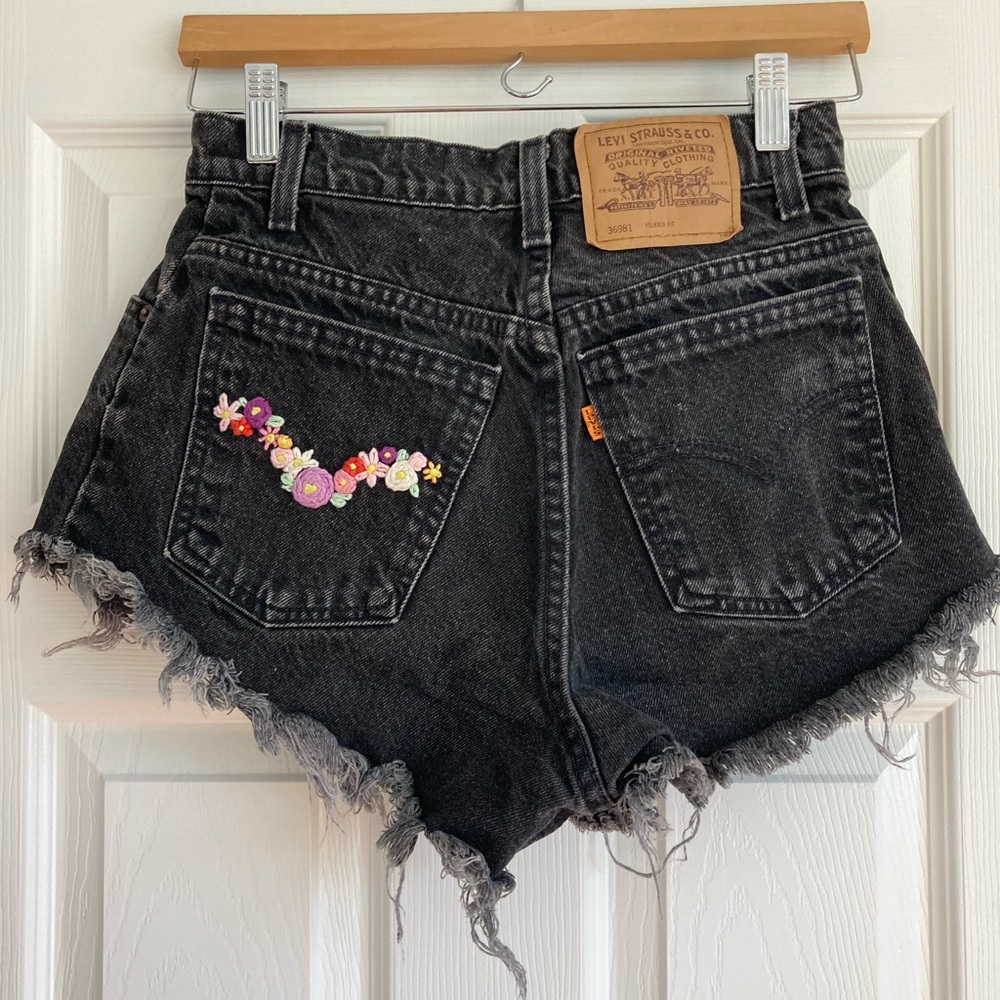 Levi’s Black Cut Off Jean Shorts / Hand Embroidered / Size 6